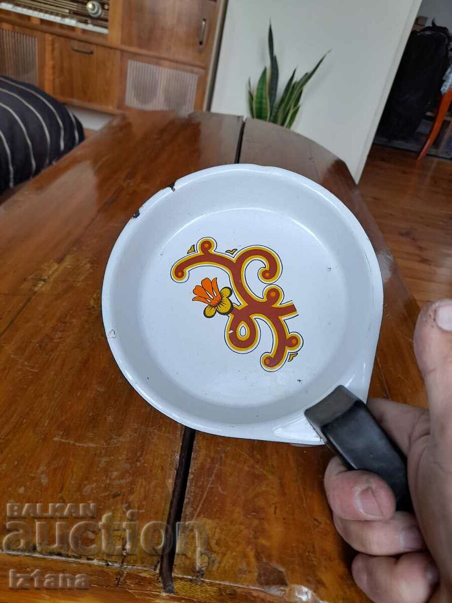 Old enameled omelette pan, pan with price 18.00 BGN | € 9.20 Old enameled omelette pan, pan with price 18.00 BGN | € 9.20