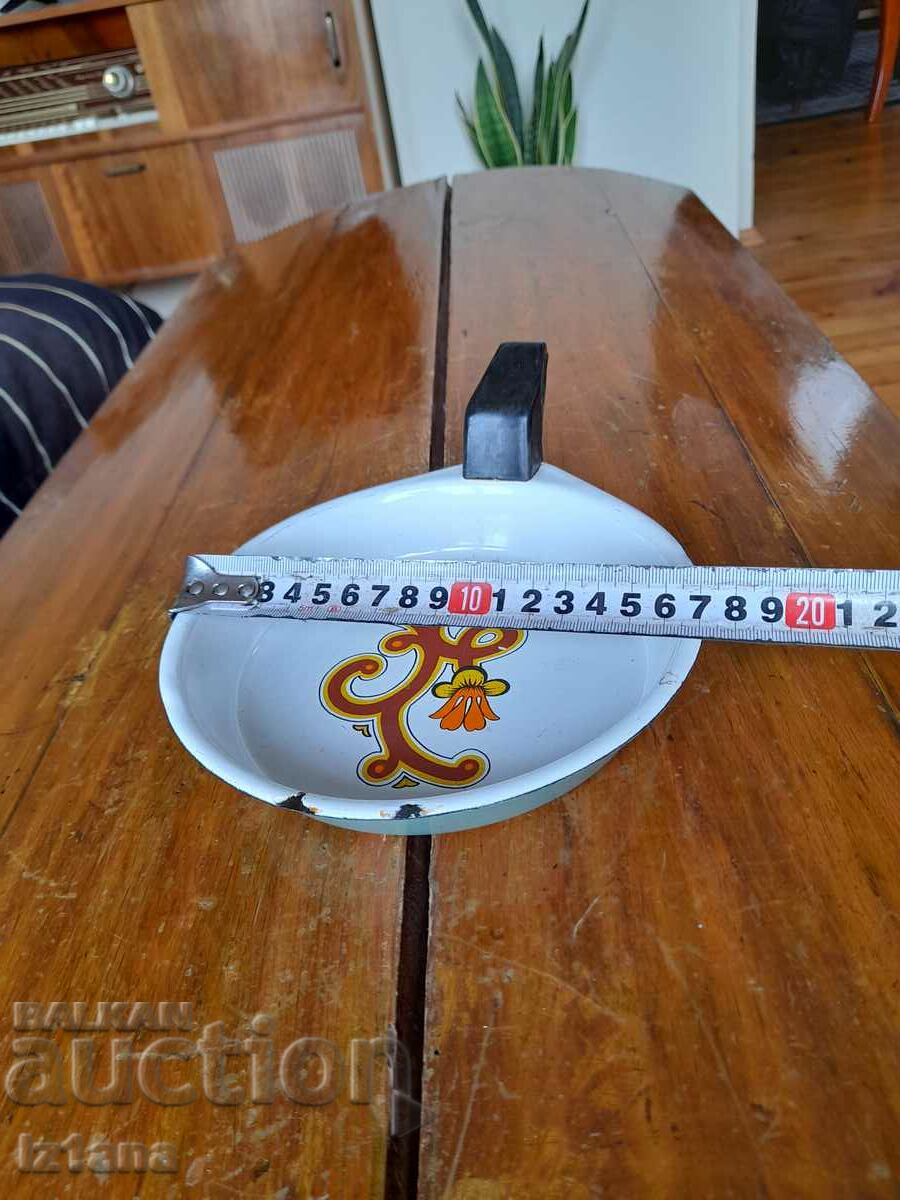 Delivery of Old enameled omelette pan, pan Delivery of Old enameled omelette pan, pan