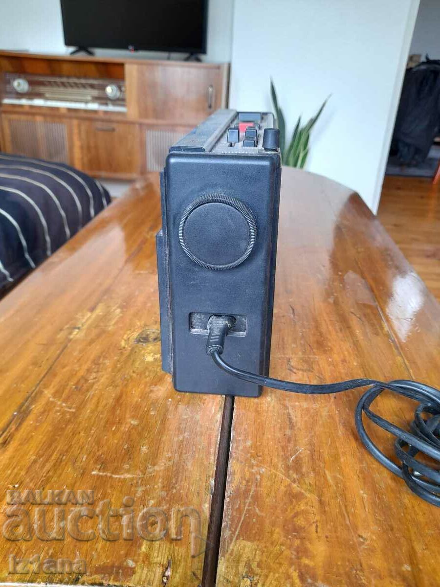 Delivery of Old radio, radio cassette player Unitra RM 303