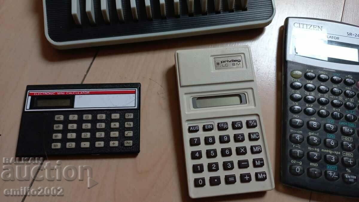 Organizatoare de telefoane și calculatoare de epocă cu preț 9.00 BGN | € 4.60