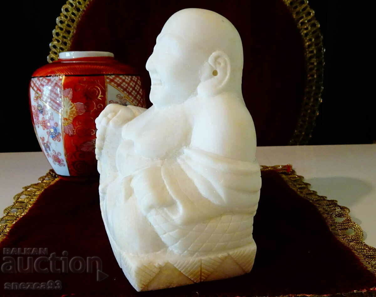 Delivery of Buddha statuette of 1.5 kg marble. Delivery of Buddha statuette of 1.5 kg marble.