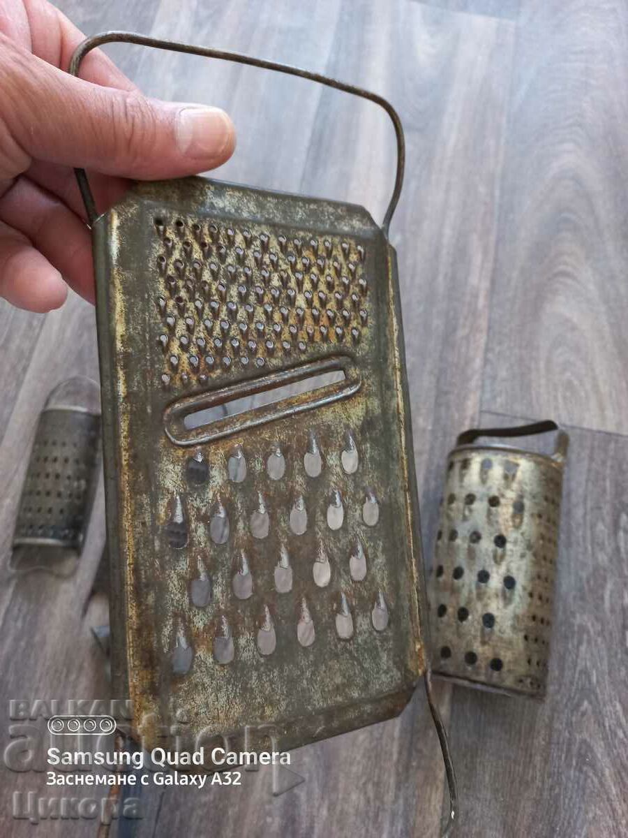 Auction  OLD GRINDER FOR FEEDING