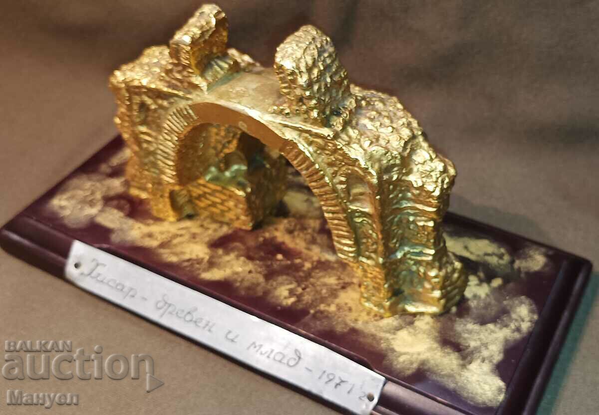 Livrarea O sculptură veche, valoroasă. Livrarea O sculptură veche, valoroasă.