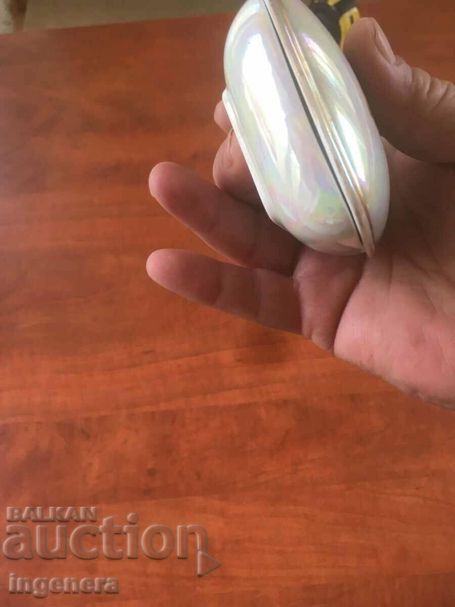 Auction  PORCELAIN BOX COLLECTION JEWELRY BOX