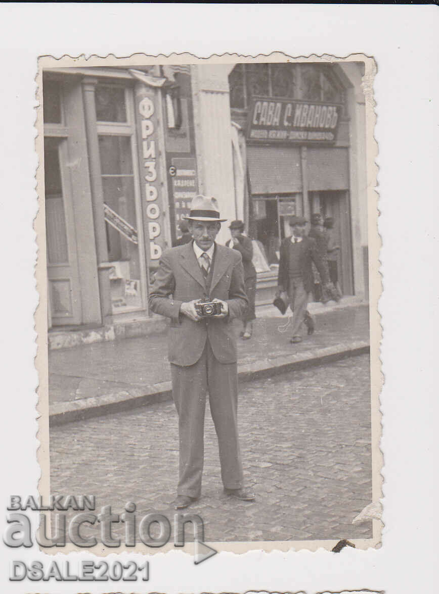 Ruse barbat fotograf, coafor publicitate strada fotografie anii 30 - 40