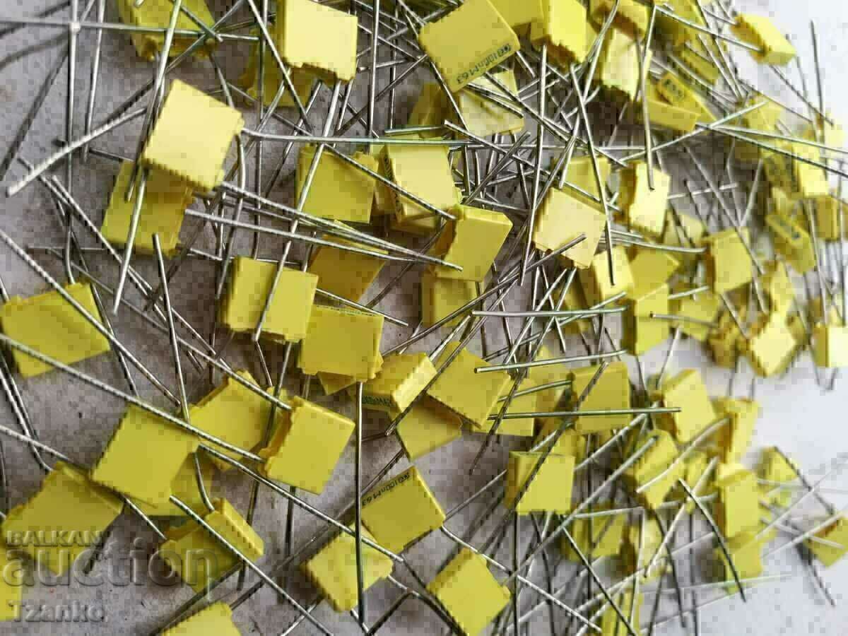 Vand condensatori din poliester 1nF, 22nF, 47nF, 100nF Vand condensatori din poliester 1nF, 22nF, 47nF, 100nF