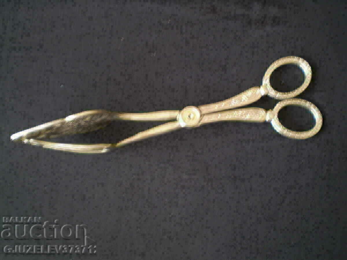 Auction  Silver-plated tongs for serving dishes