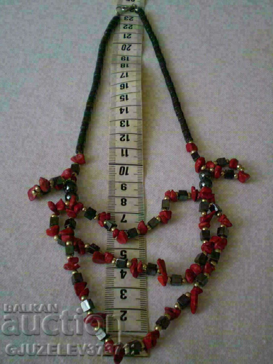 красиво колие от  хематит и карнеол с цена 75.00 лв. | € 38.35