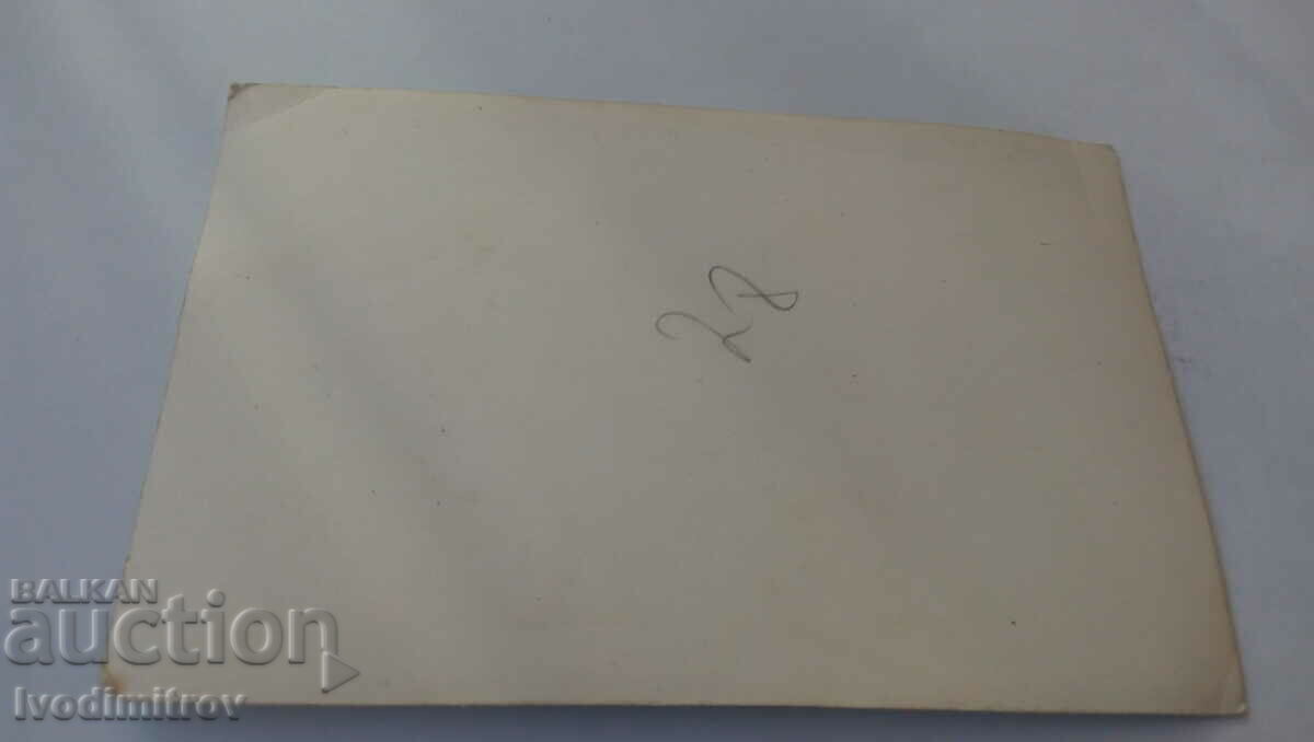 Φωτογραφία νεόνυμφων με τους φίλους τους με τιμή 1.35 BGN | € 0.69 Φωτογραφία νεόνυμφων με τους φίλους τους με τιμή 1.35 BGN | € 0.69