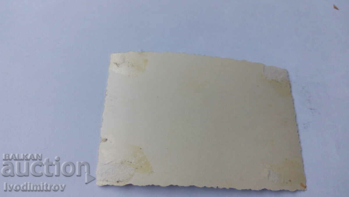 Φωτογραφία Νεαρός άνδρας και κορίτσια στη θάλασσα με τιμή 1.65 BGN | € 0.84 Φωτογραφία Νεαρός άνδρας και κορίτσια στη θάλασσα με τιμή 1.65 BGN | € 0.84