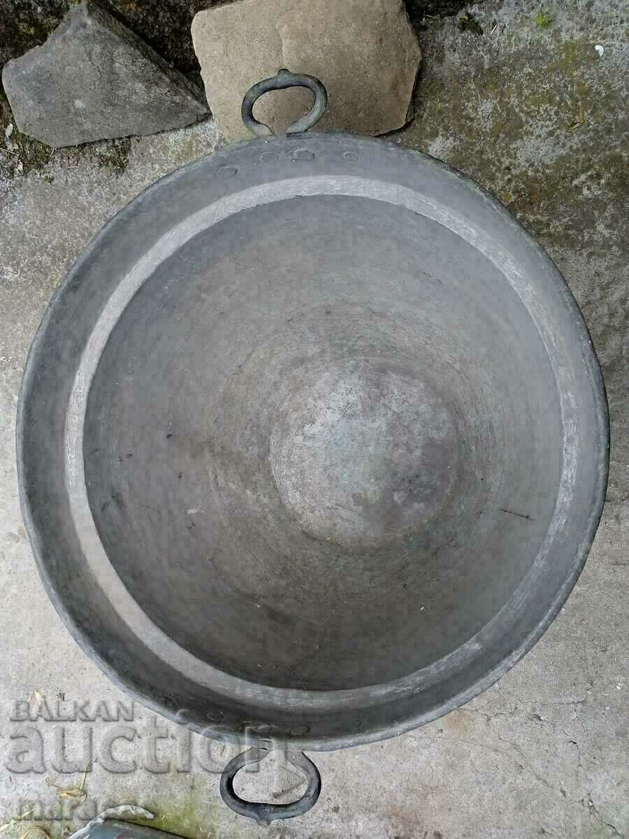 Old copper large vessel with price 500.00 BGN | € 255.65