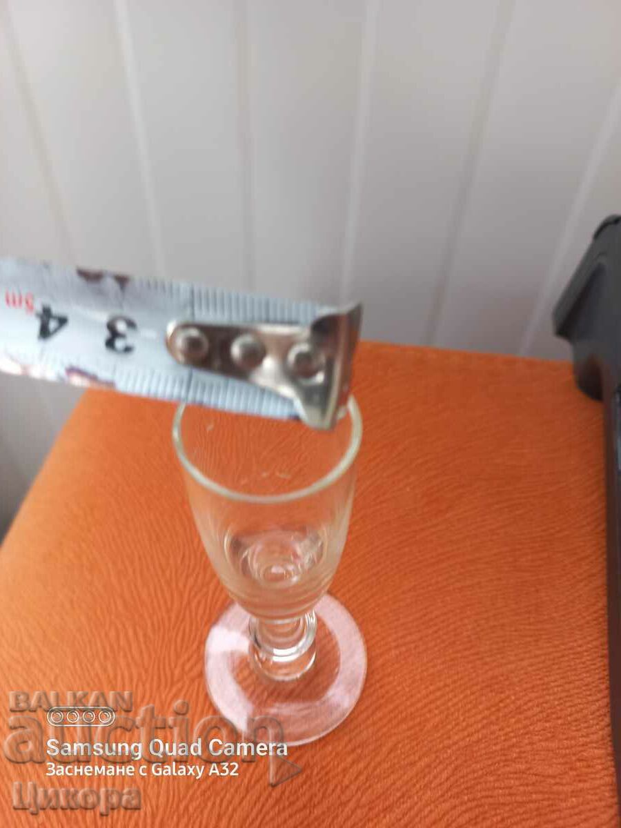 Доставка на СТАРА МАЛКА СТЪКЛЕНА ЧАША