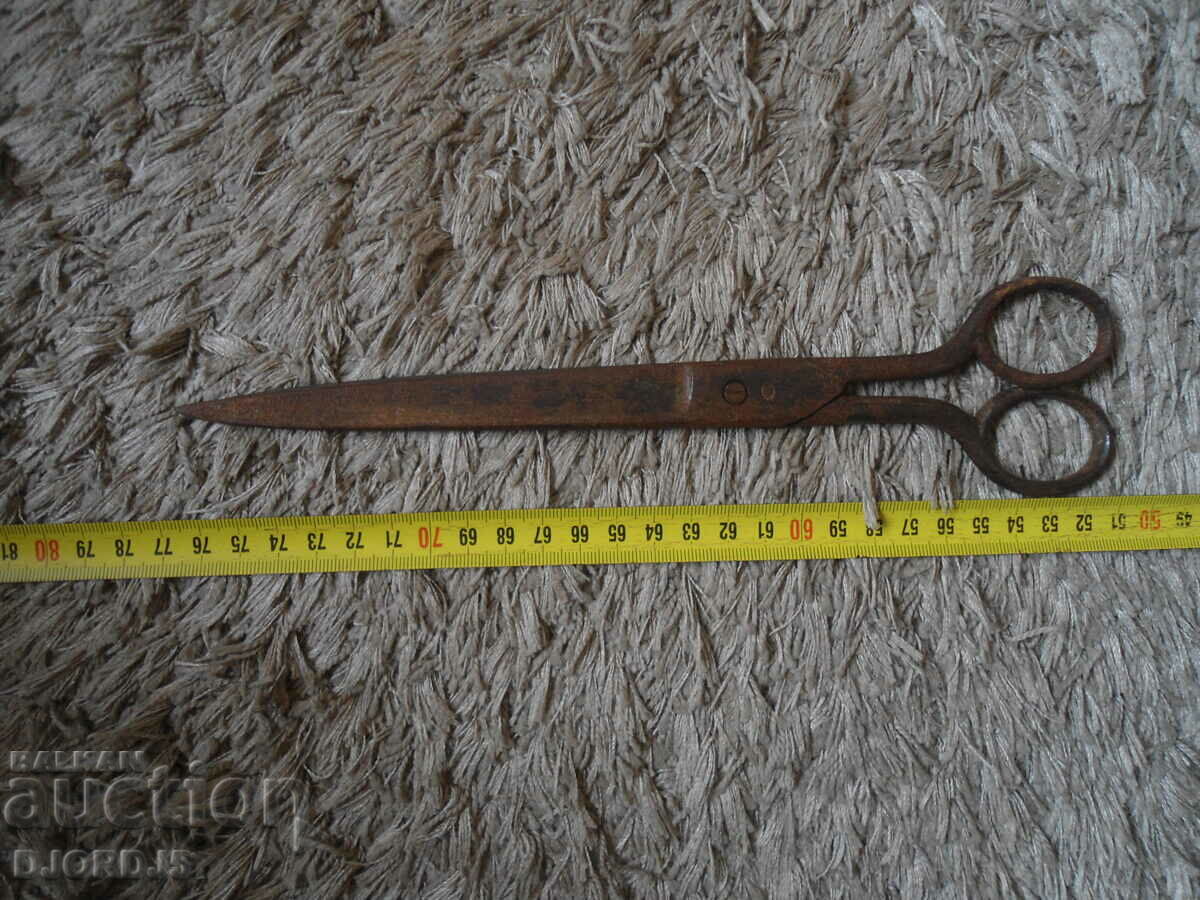 Delivery of Old scissors