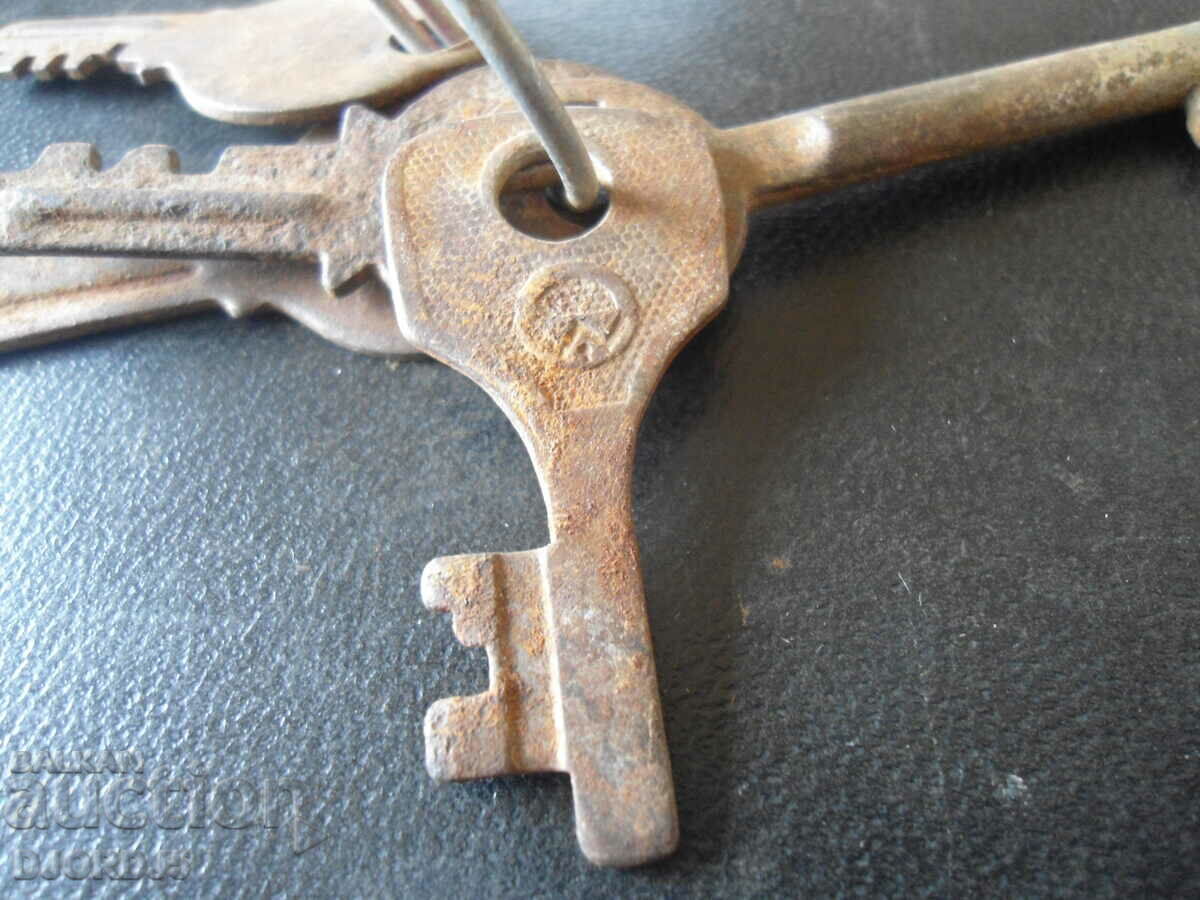 Lot old keys with price 3.00 BGN | € 1.53 Lot old keys with price 3.00 BGN | € 1.53