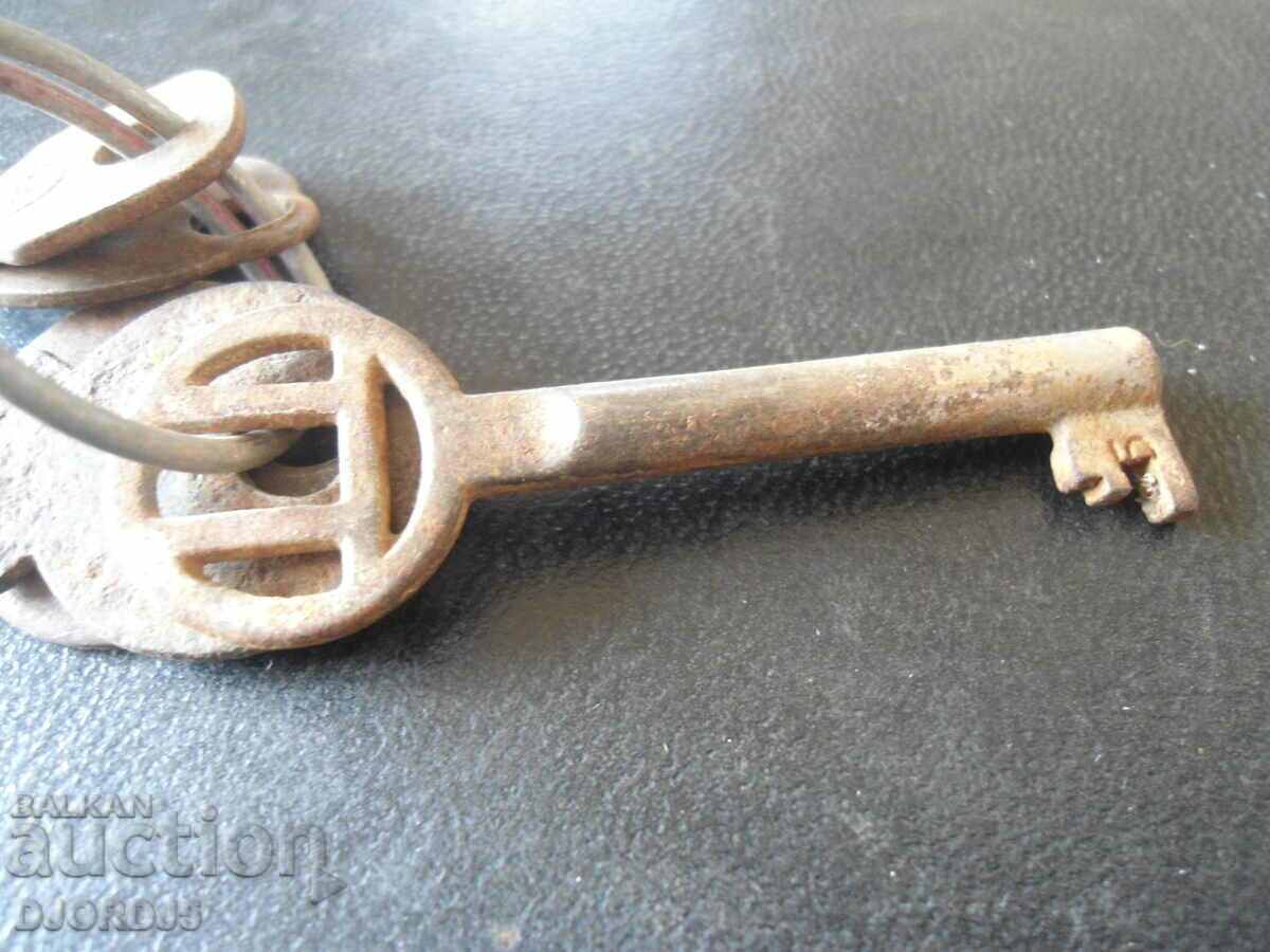 Auction Lot old keys Auction Lot old keys