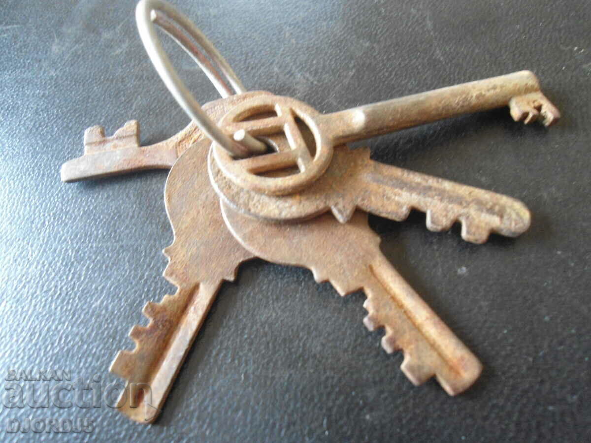Delivery of Lot old keys Delivery of Lot old keys