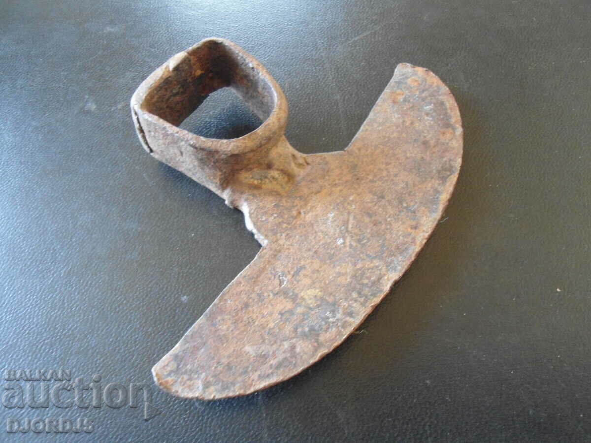 Old small hoe, interior with price 5.00 BGN | € 2.56 Old small hoe, interior with price 5.00 BGN | € 2.56