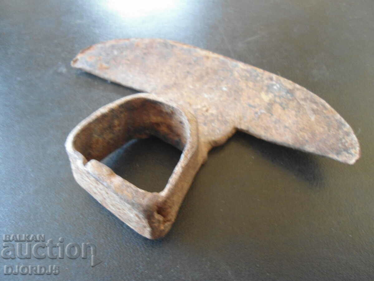 Auction Old small hoe, interior Auction Old small hoe, interior