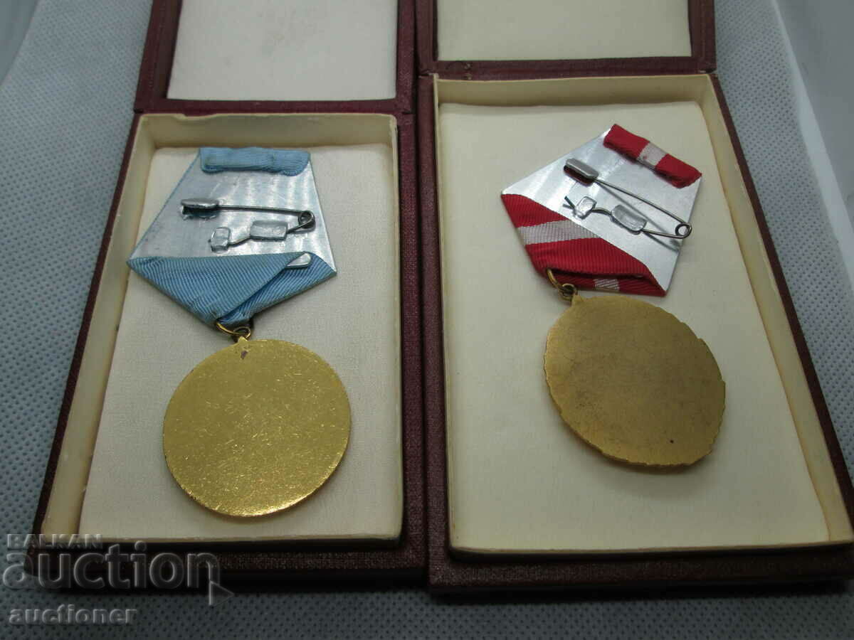 Auction LOT OF TWO ORDERS WITH BOXES Auction LOT OF TWO ORDERS WITH BOXES