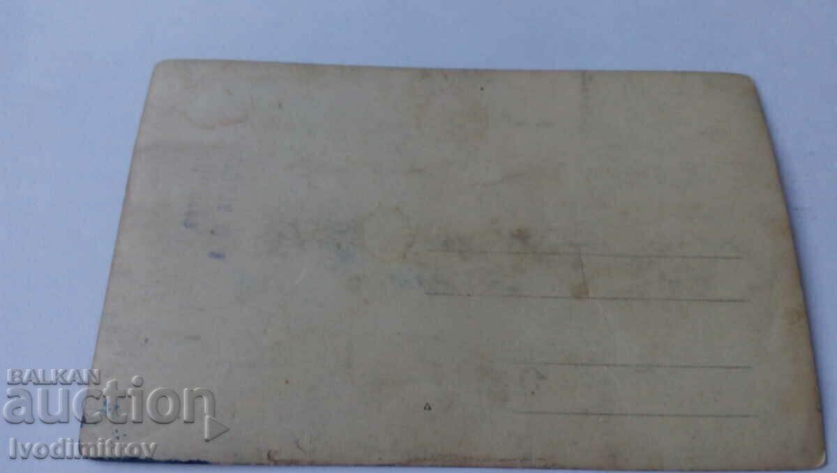 Снимка Семейство на пристана с цена 2.65 лв. | € 1.35 Снимка Семейство на пристана с цена 2.65 лв. | € 1.35