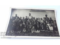 Elevii din clasa a II-a foto cu profesorii lor