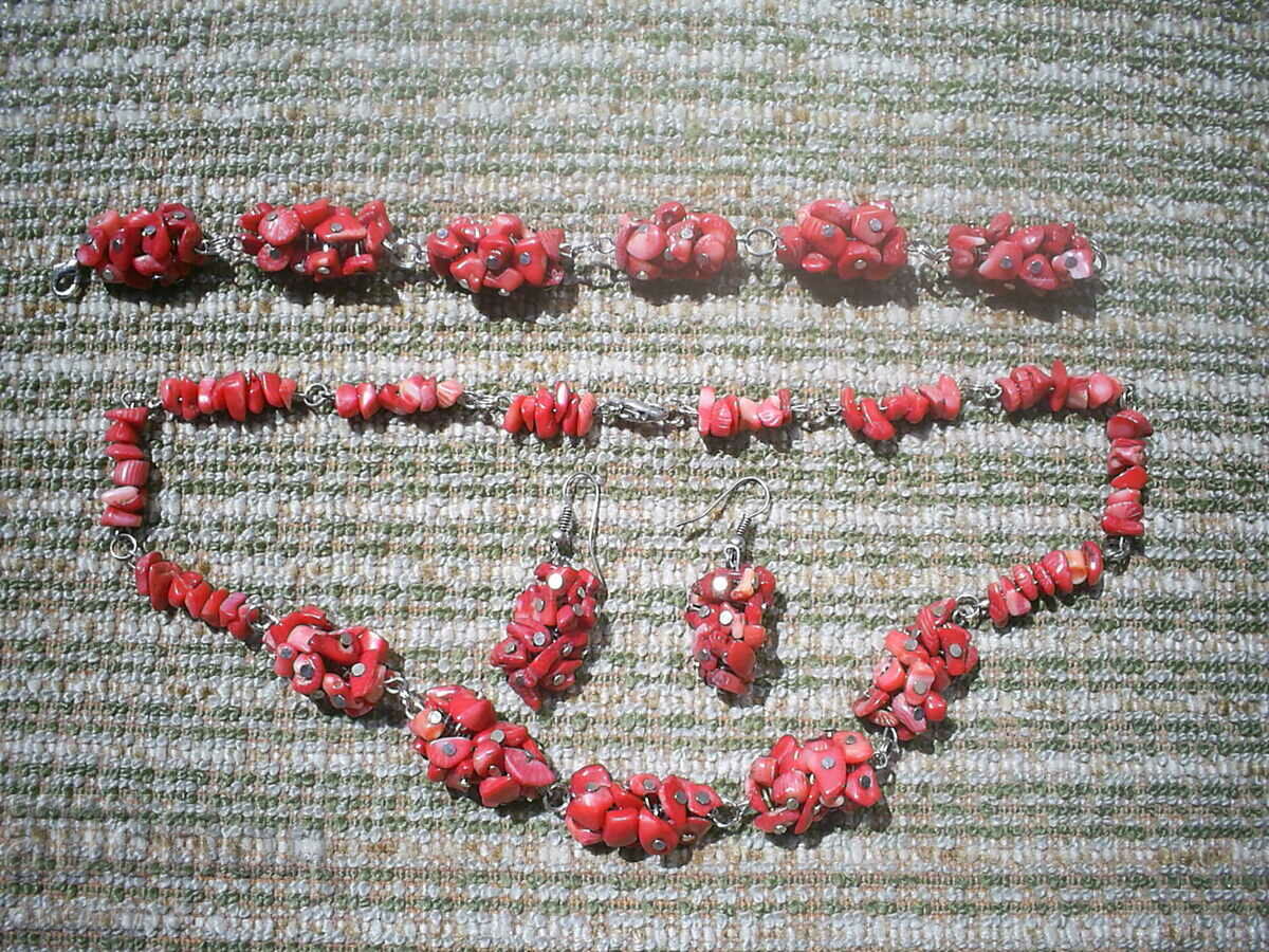 SET OF BRACELET BRACELET NECKLACES COralS with price 115.00 BGN | € 58.80