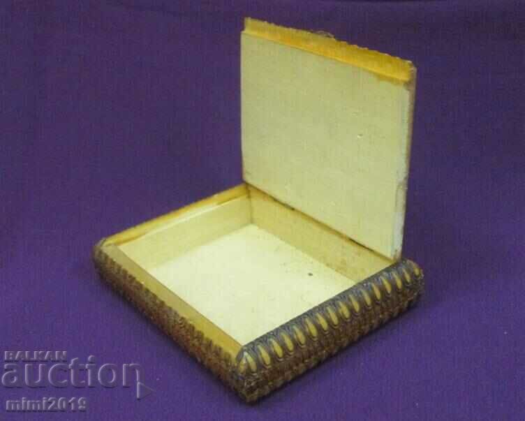 Delivery of Old Wooden Cigarette Case Cigarette Case Delivery of Old Wooden Cigarette Case Cigarette Case