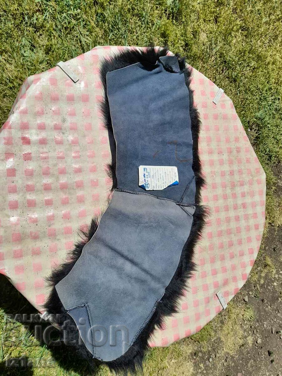 Auction  Old leather collar