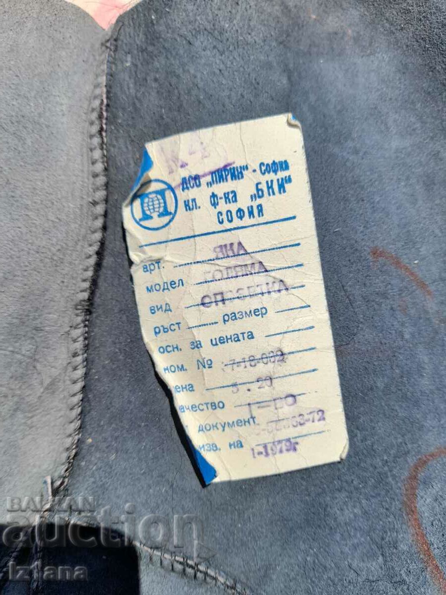 Delivery of Old leather collar