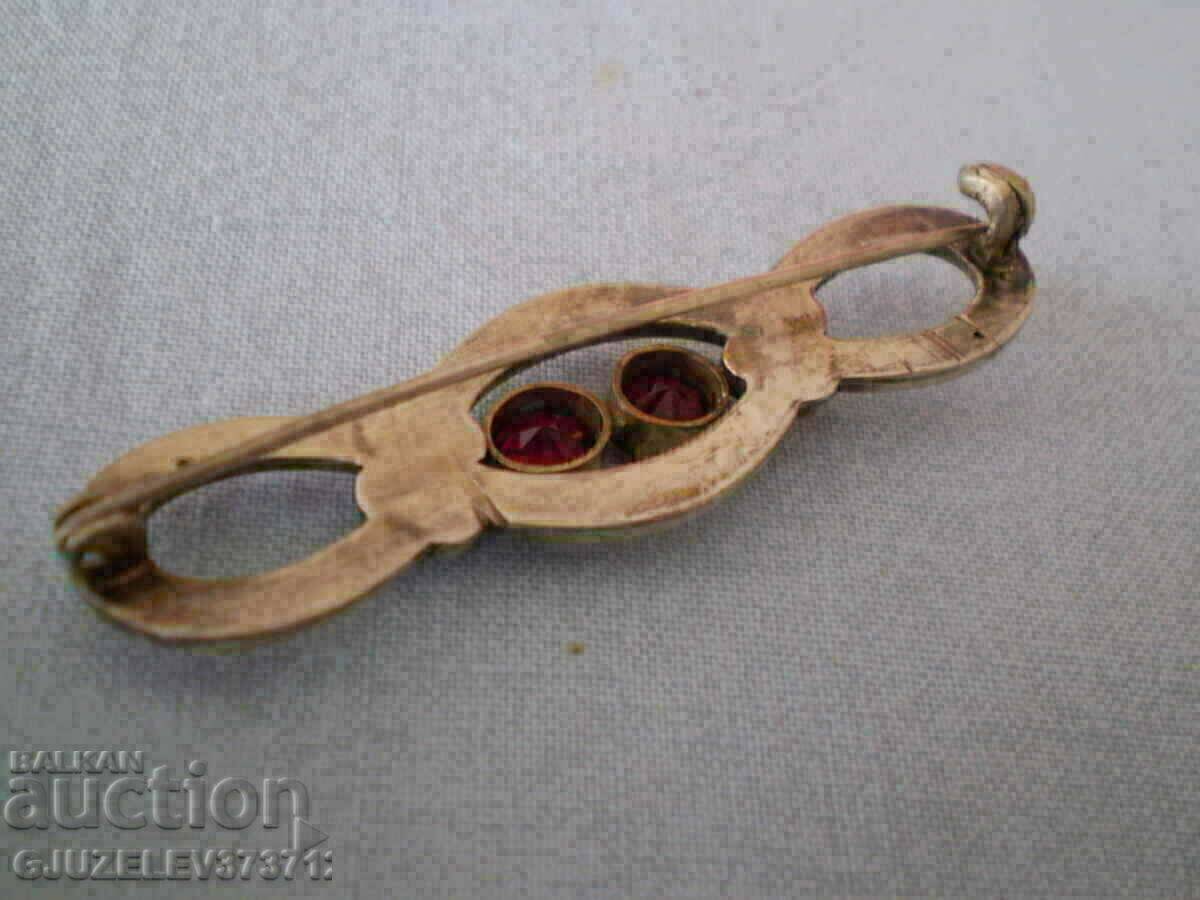 Delivery of Silver brooch with rubies art deco 1930 Delivery of Silver brooch with rubies art deco 1930