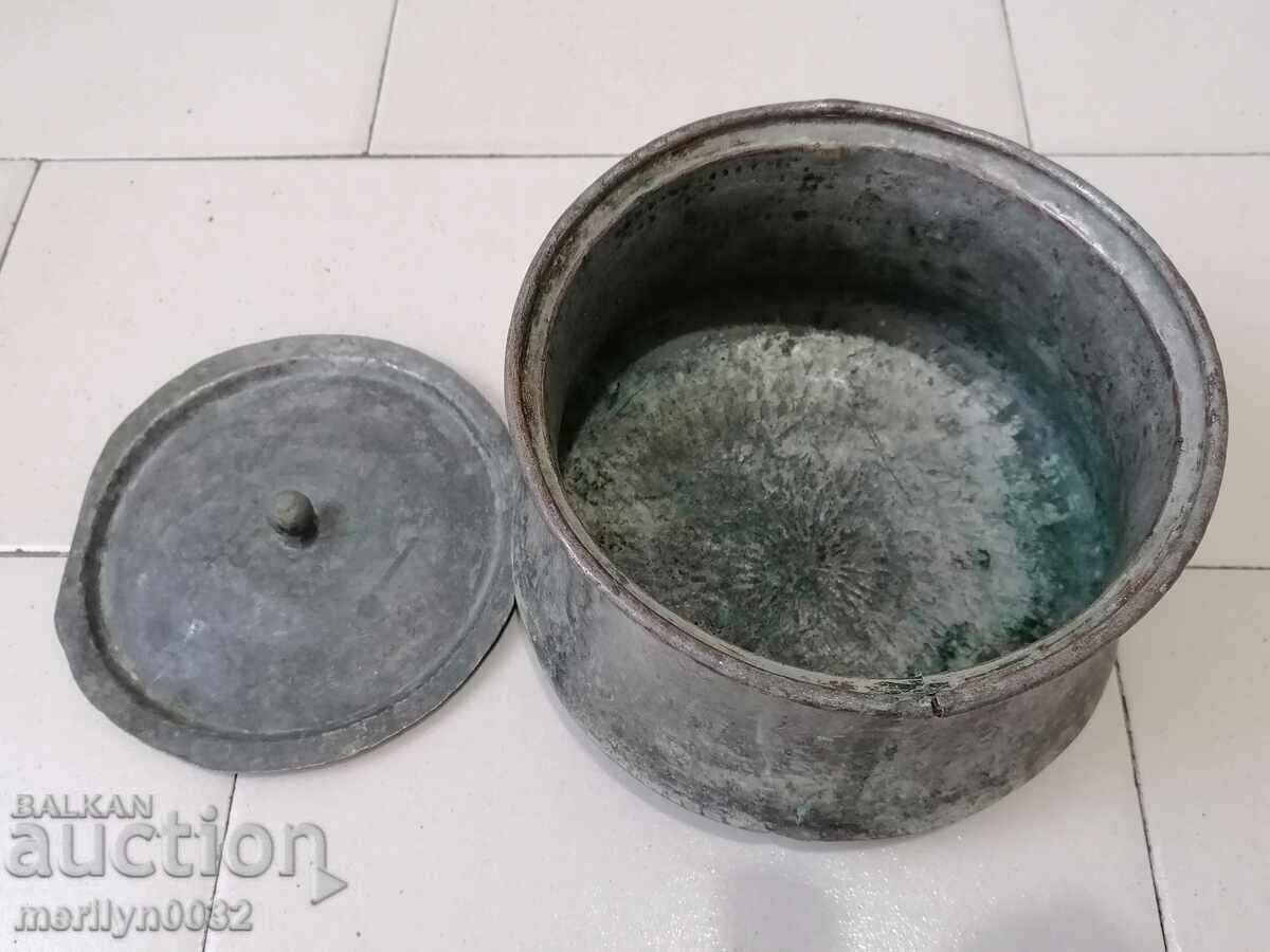 Παλαιό κονσερβοποιημένο χάλκινο δοχείο με καπάκι λέβητα με τιμή 94.00 BGN | € 48.06 Παλαιό κονσερβοποιημένο χάλκινο δοχείο με καπάκι λέβητα με τιμή 94.00 BGN | € 48.06