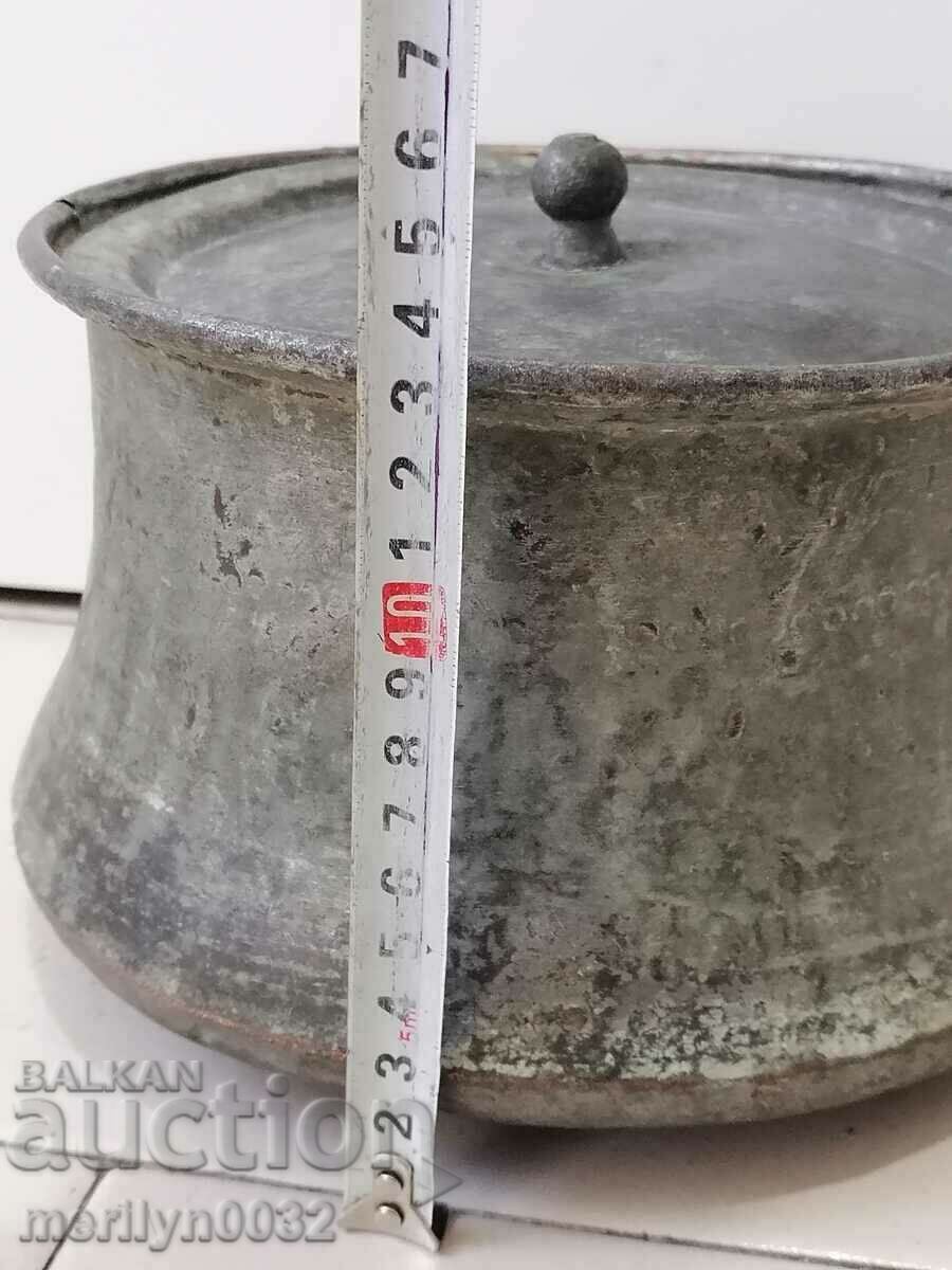 Παράδοση Παλαιό κονσερβοποιημένο χάλκινο δοχείο με καπάκι λέβητα Παράδοση Παλαιό κονσερβοποιημένο χάλκινο δοχείο με καπάκι λέβητα