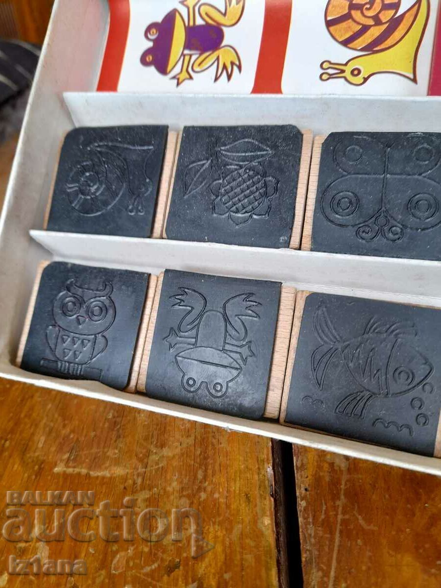 Auction Old children's game Print and Draw Auction Old children's game Print and Draw