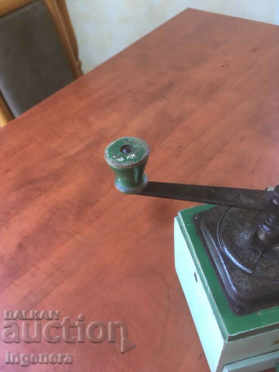 COFFEE MILL AND SPICE MILL FROM THE 50'S - 5 COFFEE MILL AND SPICE MILL FROM THE 50'S - 5