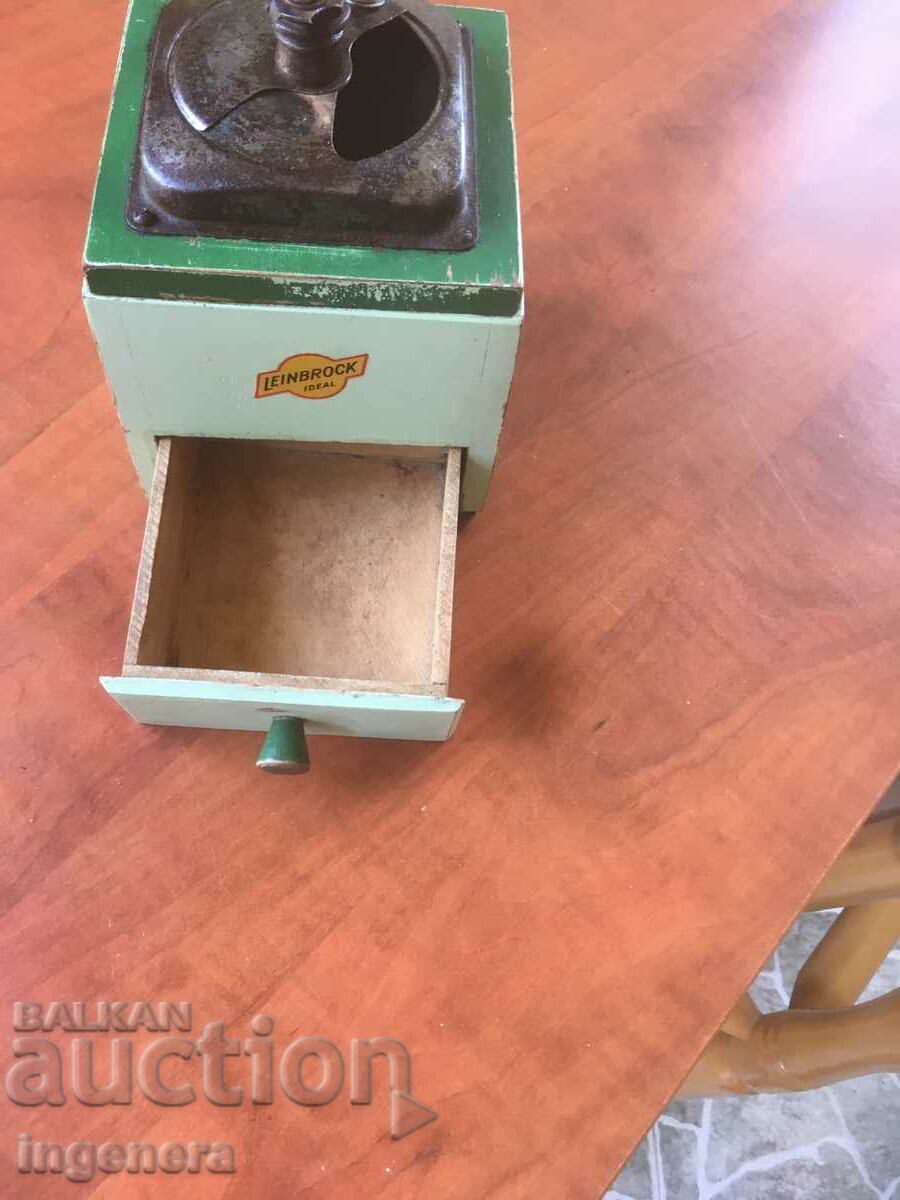 COFFEE MILL AND SPICE MILL FROM THE 50'S - 6 COFFEE MILL AND SPICE MILL FROM THE 50'S - 6