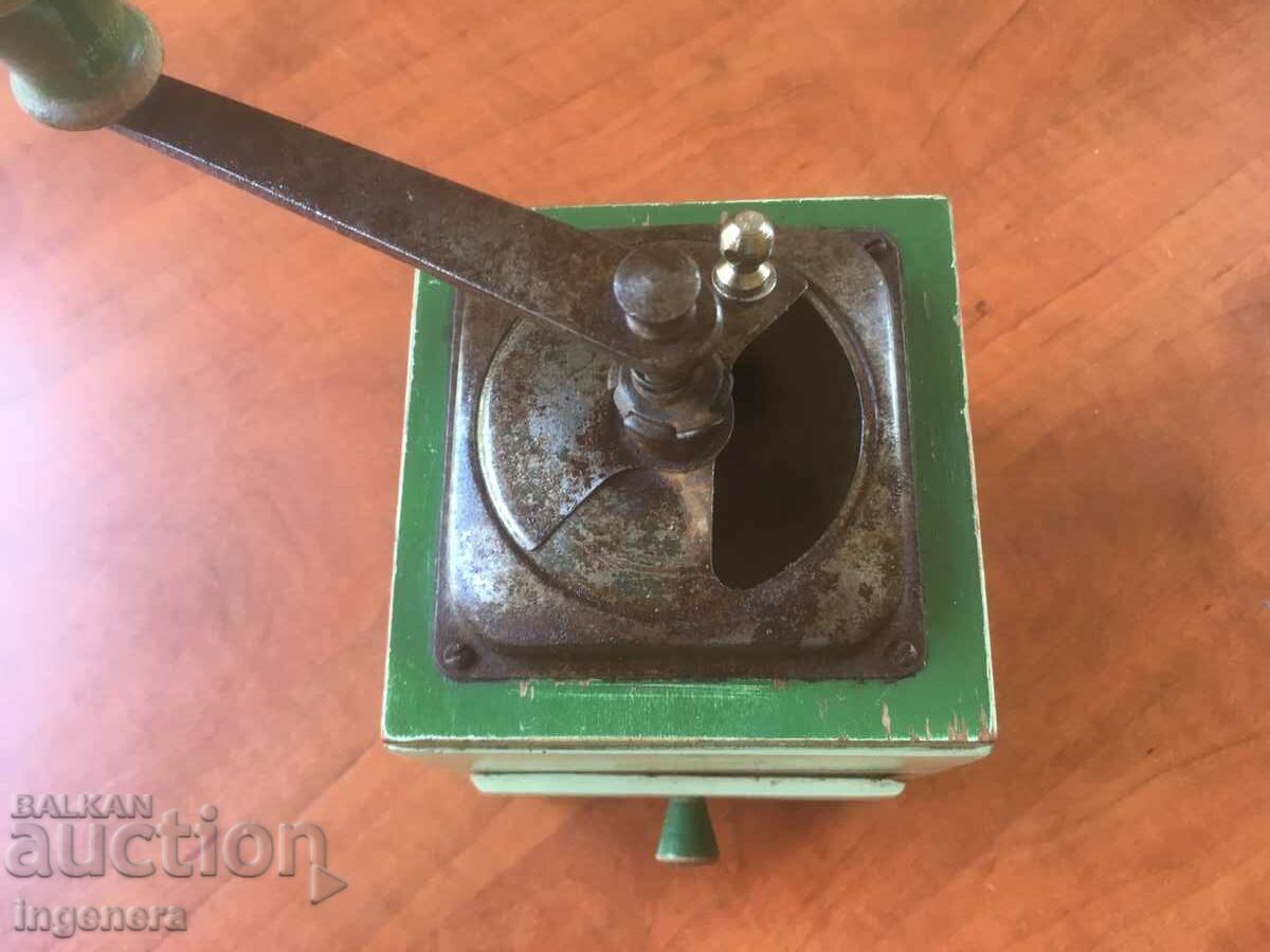 COFFEE MILL AND SPICE MILL FROM THE 50'S - 7 COFFEE MILL AND SPICE MILL FROM THE 50'S - 7