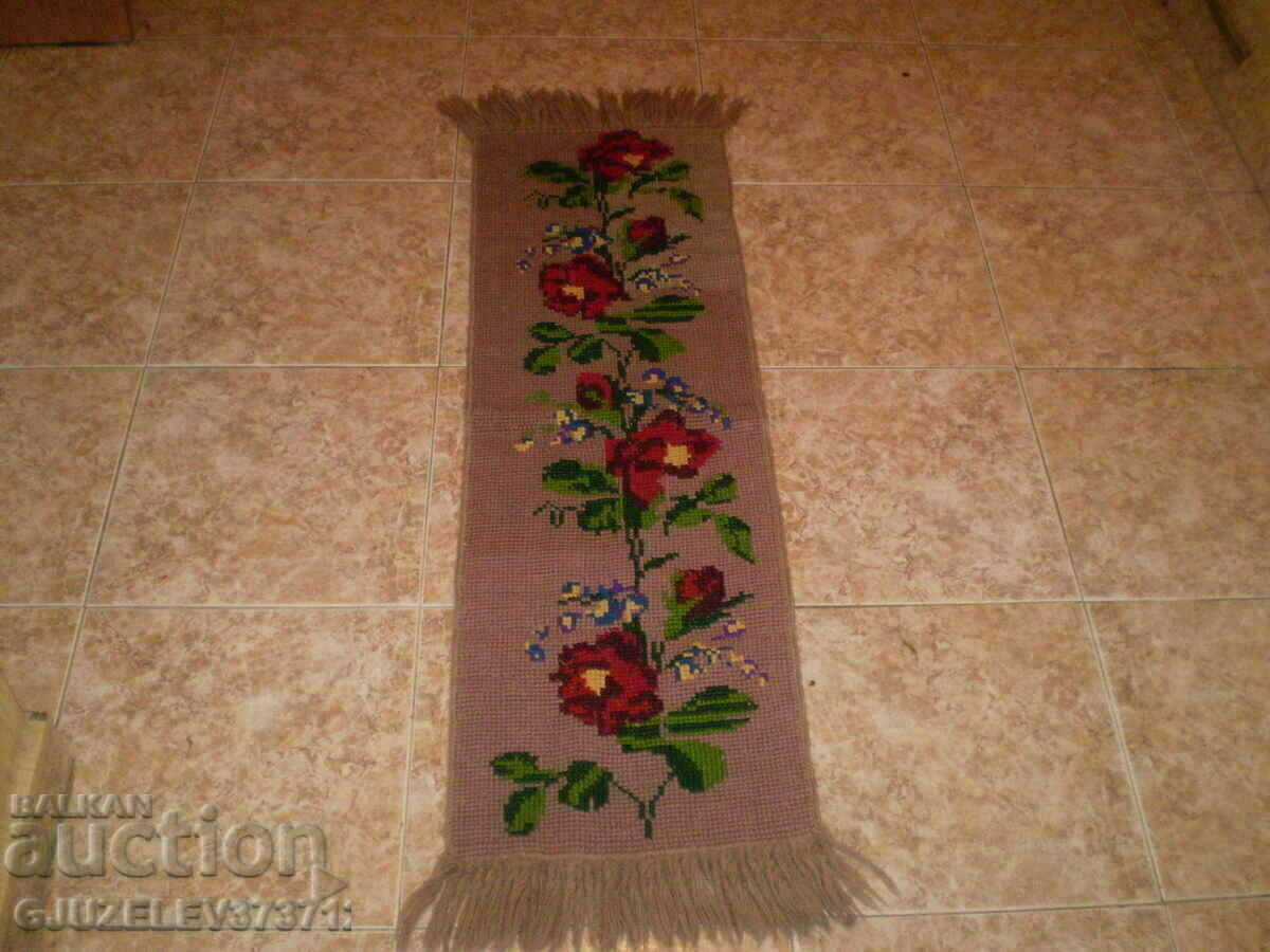 Auction  OLD HAND EMBROIDERY WITH WOOL THREAD CARPET Tapestry