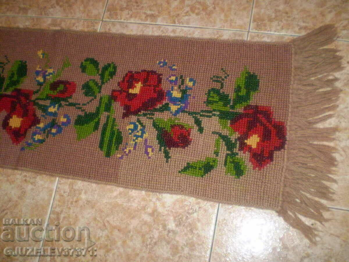 Delivery of OLD HAND EMBROIDERY WITH WOOL THREAD CARPET Tapestry
