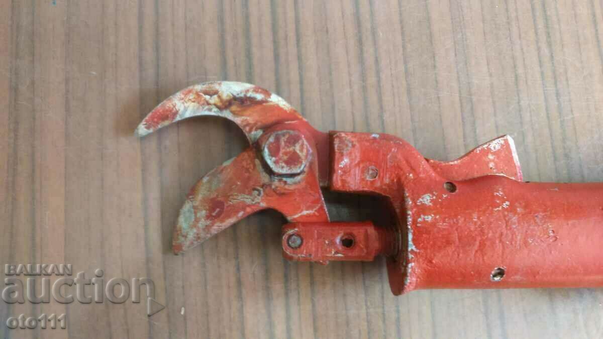 OLD PNEUMATIC VINE SCISSORS with price 50.00 BGN | € 25.56 OLD PNEUMATIC VINE SCISSORS with price 50.00 BGN | € 25.56