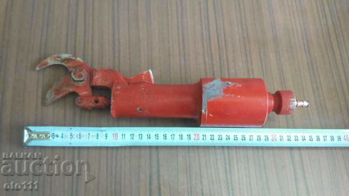 FOARCINE PNEUMATICE DE VIȚĂ VECHI