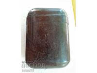 Trusă de prim ajutor social veche într-o cutie de bachelită