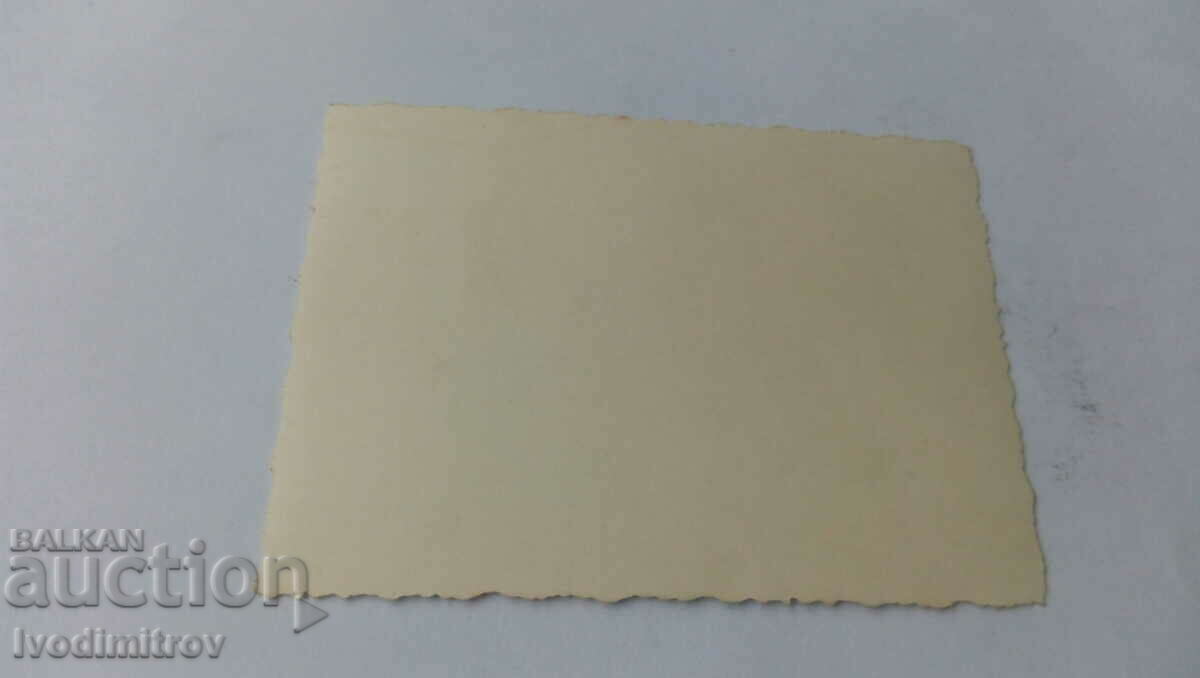 Φωτογραφία ενός άνδρα και ενός μικρού αγοριού σε μια βόλτα με τιμή 1.25 BGN | € 0.64 Φωτογραφία ενός άνδρα και ενός μικρού αγοριού σε μια βόλτα με τιμή 1.25 BGN | € 0.64