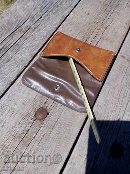 Delivery of Antique leather wallet Delivery of Antique leather wallet