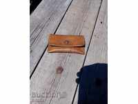 Portofel vechi din piele