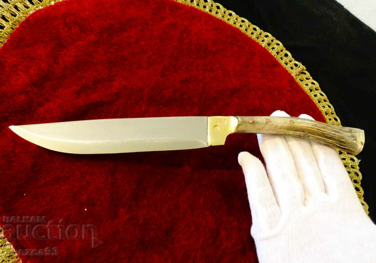 Forged hunting knife with horn handle.