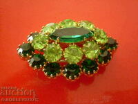Broșă eliptică veche cu cristal ceh bicolor verde