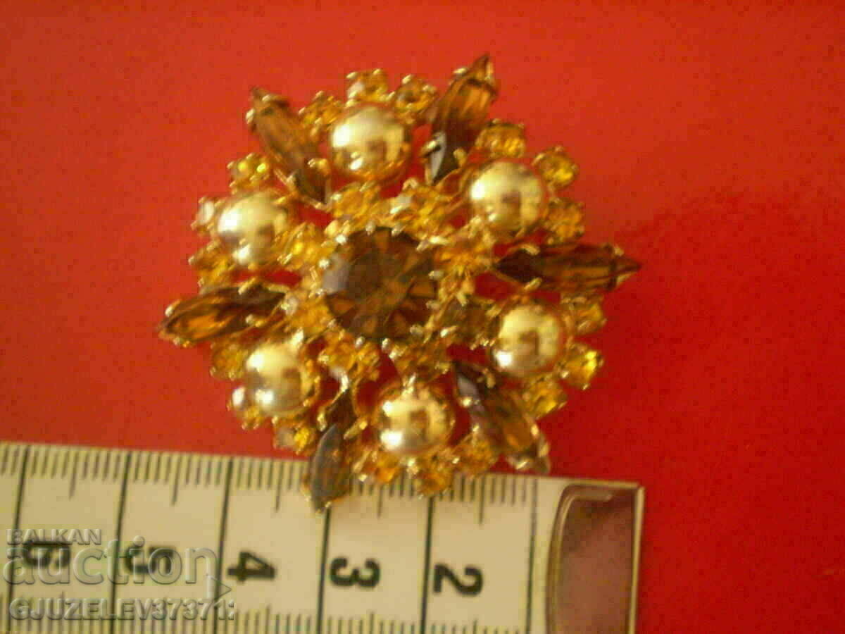 Auction Vintage brooch with Czech crystal caramel color Auction Vintage brooch with Czech crystal caramel color