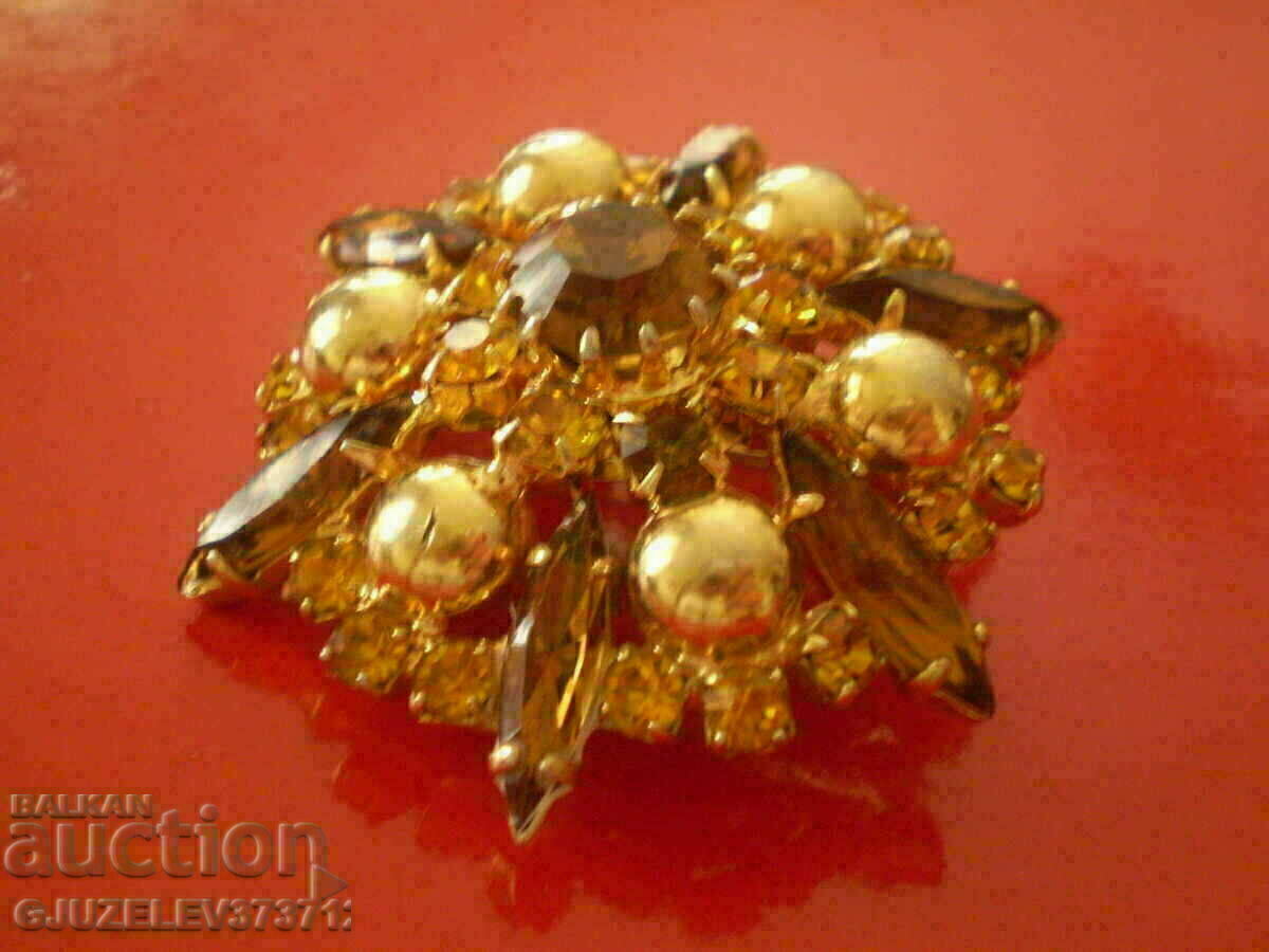 Delivery of Vintage brooch with Czech crystal caramel color Delivery of Vintage brooch with Czech crystal caramel color