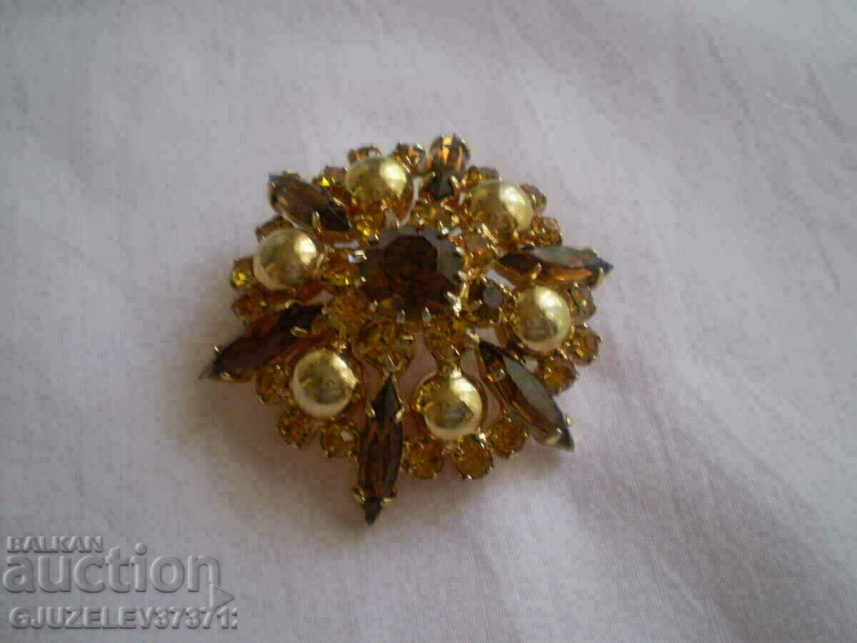 Vintage brooch with Czech crystal caramel color Vintage brooch with Czech crystal caramel color