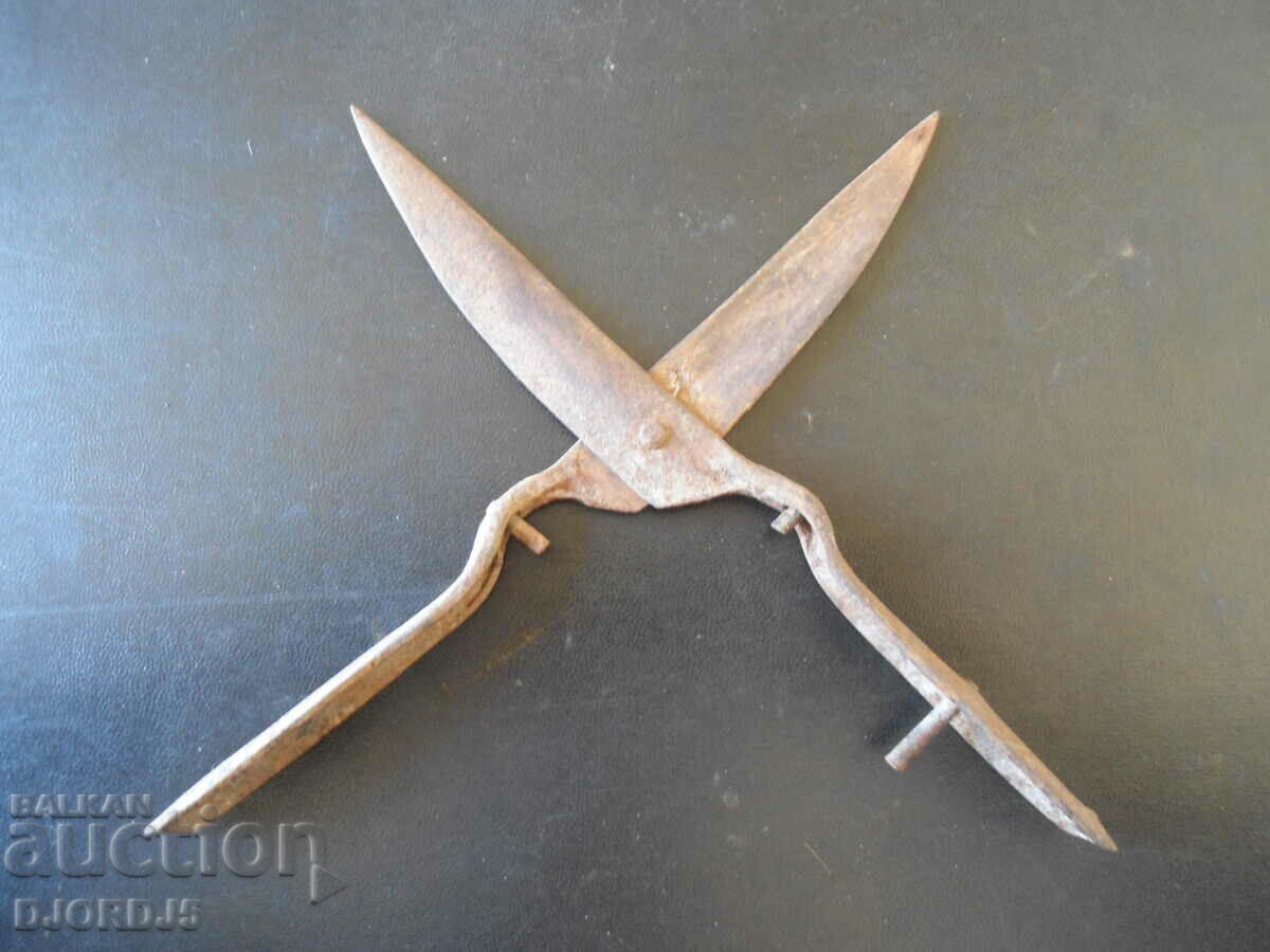 foarfece vechi forjate cu preț 2.00 BGN | € 1.02 foarfece vechi forjate cu preț 2.00 BGN | € 1.02